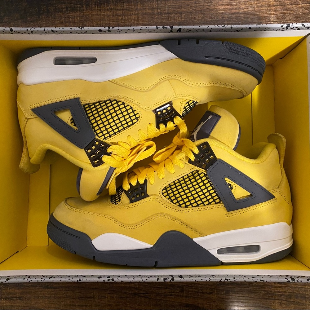 Air Jordan 4 Retro “Lightning” (2021) Size 8 Men’s